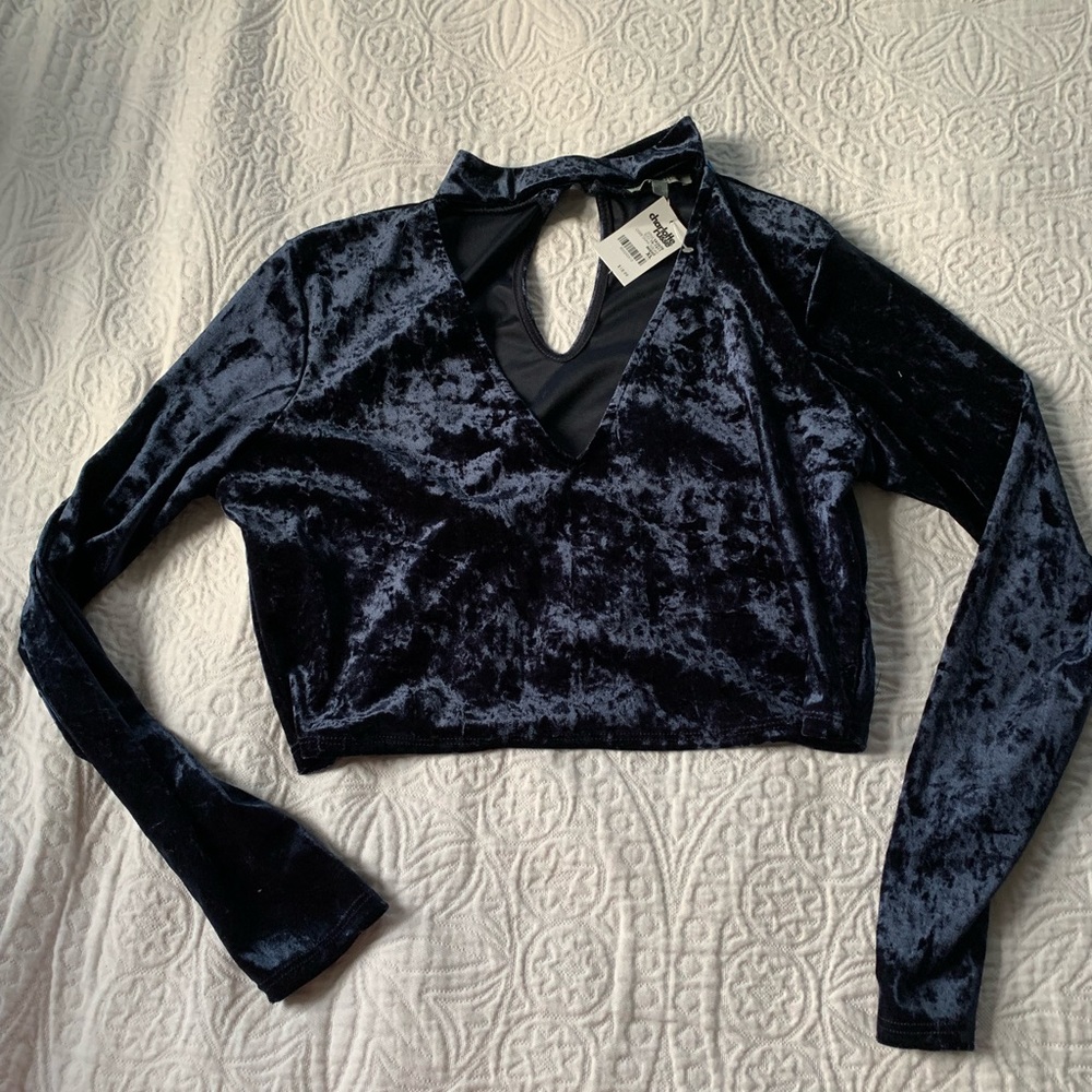 Charlotte Russe Navy Velvet Crop Top | size xl NWT